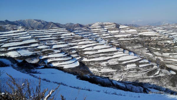 关山雪景.jpg